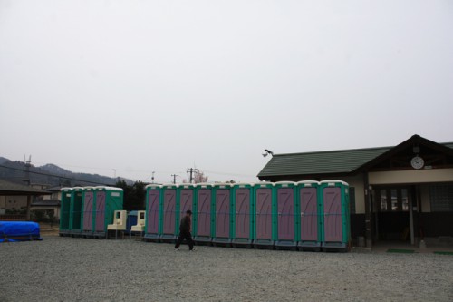 常設トイレの他に、臨時トイレが増設されました