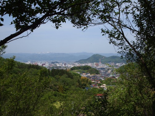 花見山中腹からの眺めは初夏の雰囲気でした